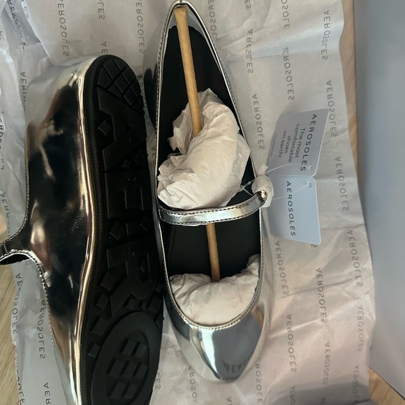 Aerosoles silver Mary Jane flats. ‘Perry Silver Mirror Metallic) - Picture 4 of 7